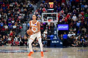 又拉了！里萨谢半场手感全无 7中1&三分4中0仅拿2分